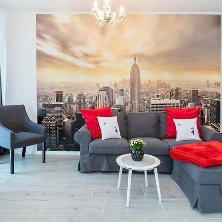 Banksy Apartment - Ilumino Lodź Bagian luar foto