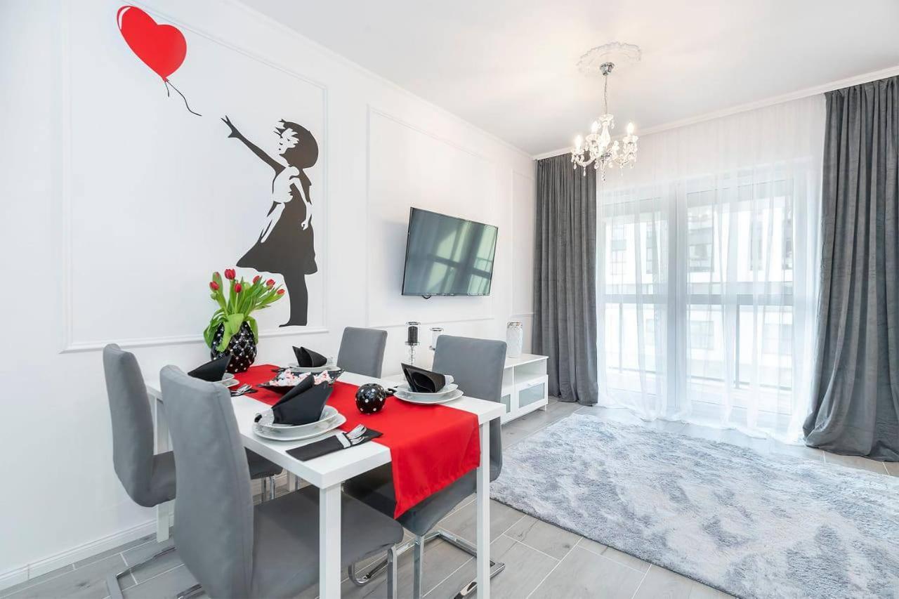 Banksy Apartment - Ilumino Lodź Bagian luar foto