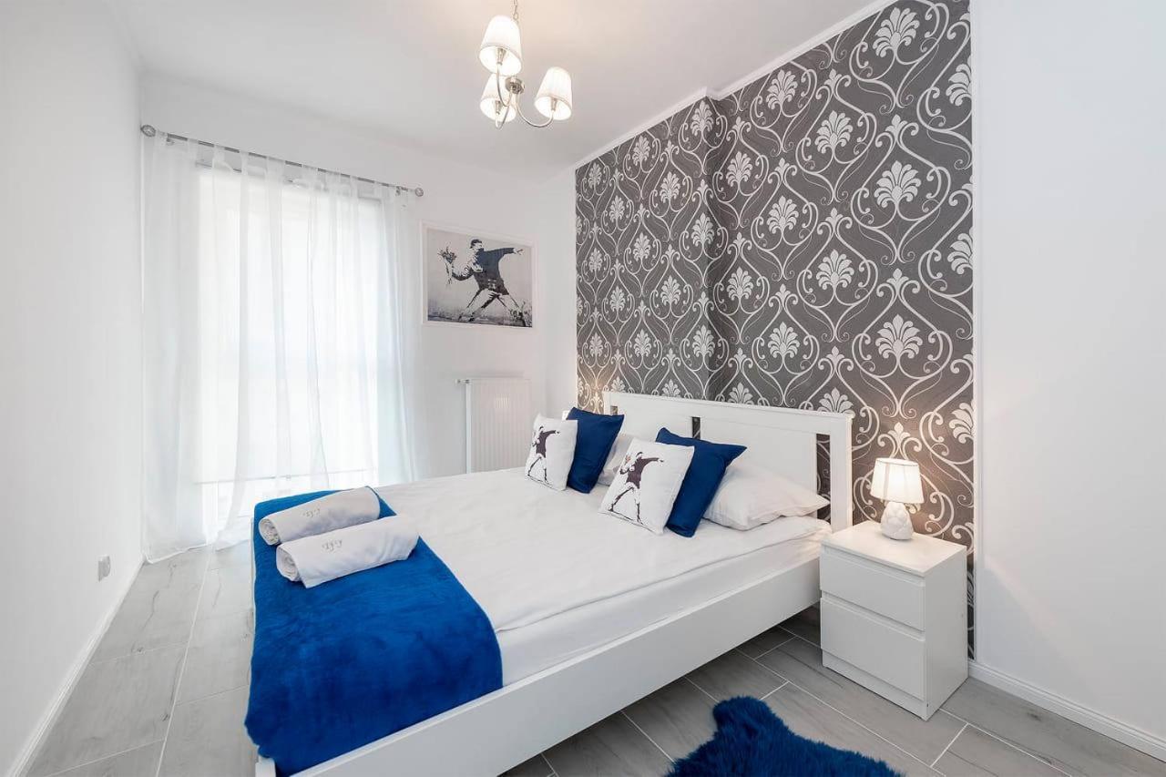 Banksy Apartment - Ilumino Lodź Bagian luar foto